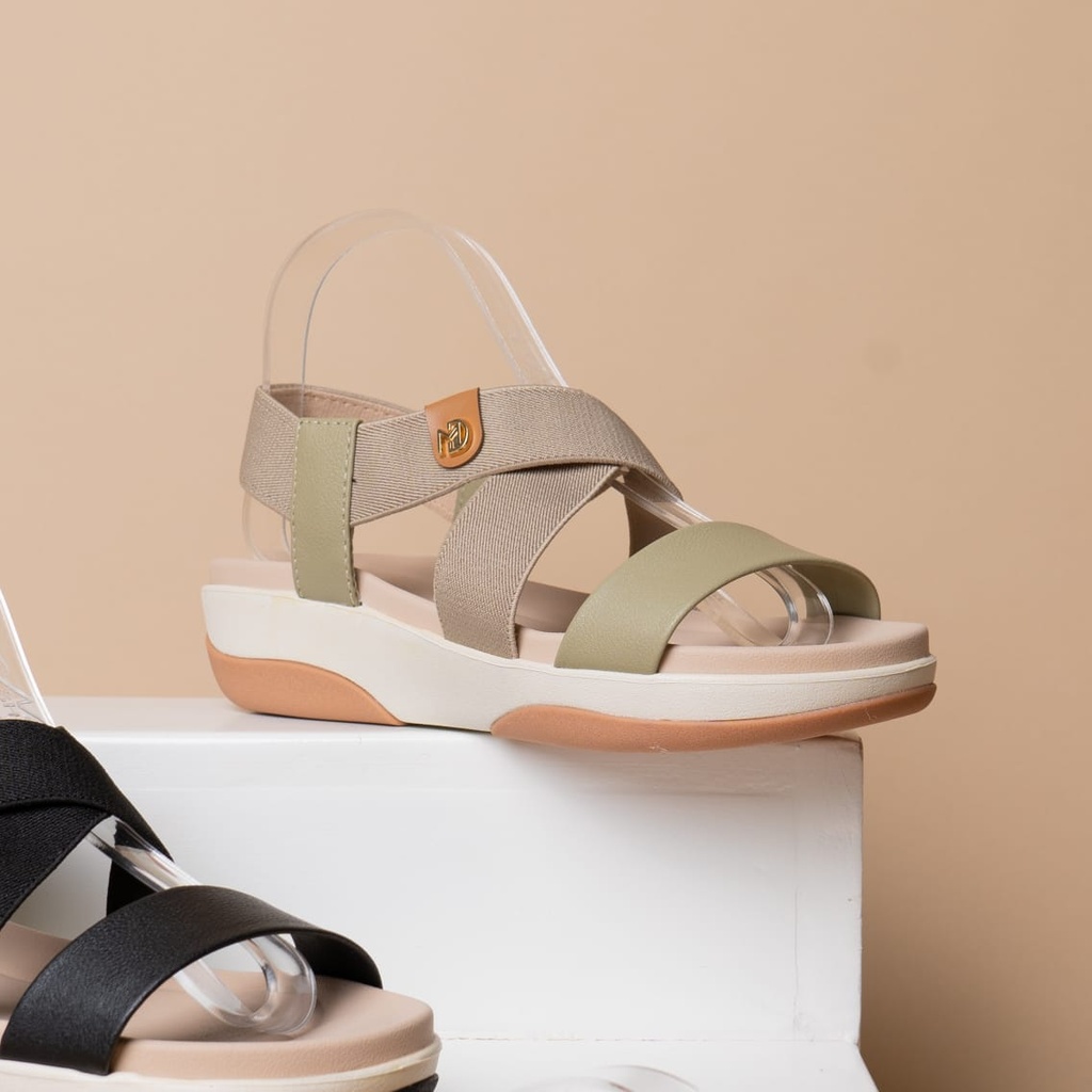 7209.103 MODARE SANDALIA VERDE NAPA