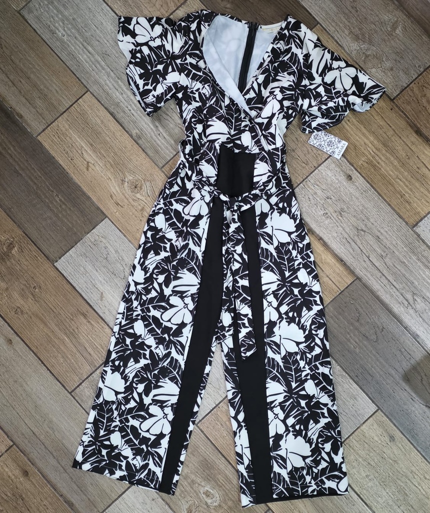 ENTERIZO AMARA FLOREADO NEGRO