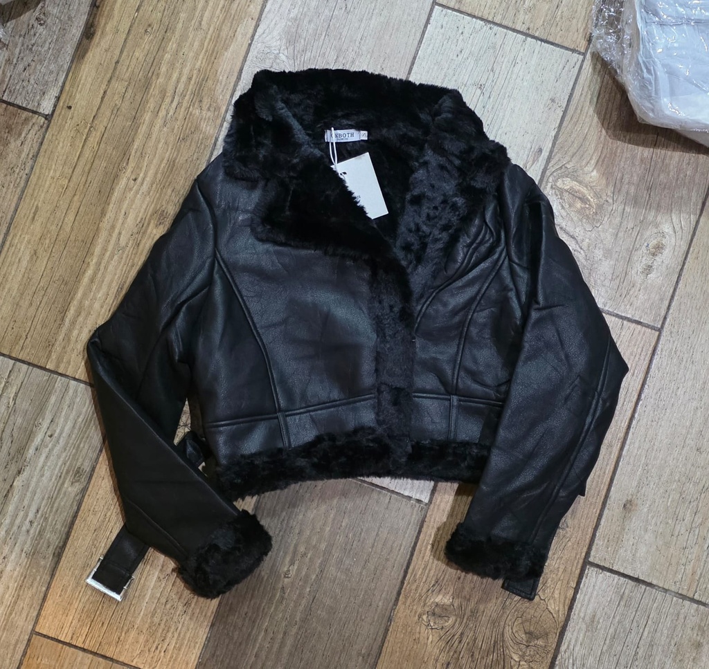 XW2976 CHUMPA CORTA CINCHO PELUCHE NEGRO