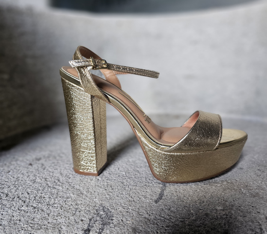 6282.455 VIZZANO SANDALIA DORADO COMFY