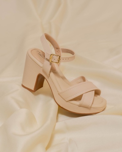 7203.110 MODARE SANDALIA CREMA NAPA