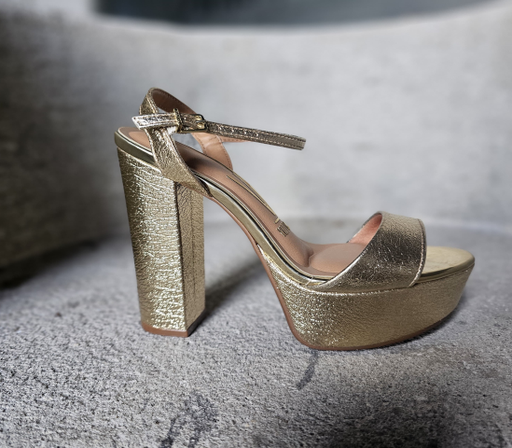 6282.455 VIZZANO SANDALIA DORADO COMFY